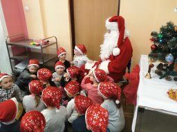 Przedszkolaki i Święty Mikołaj
